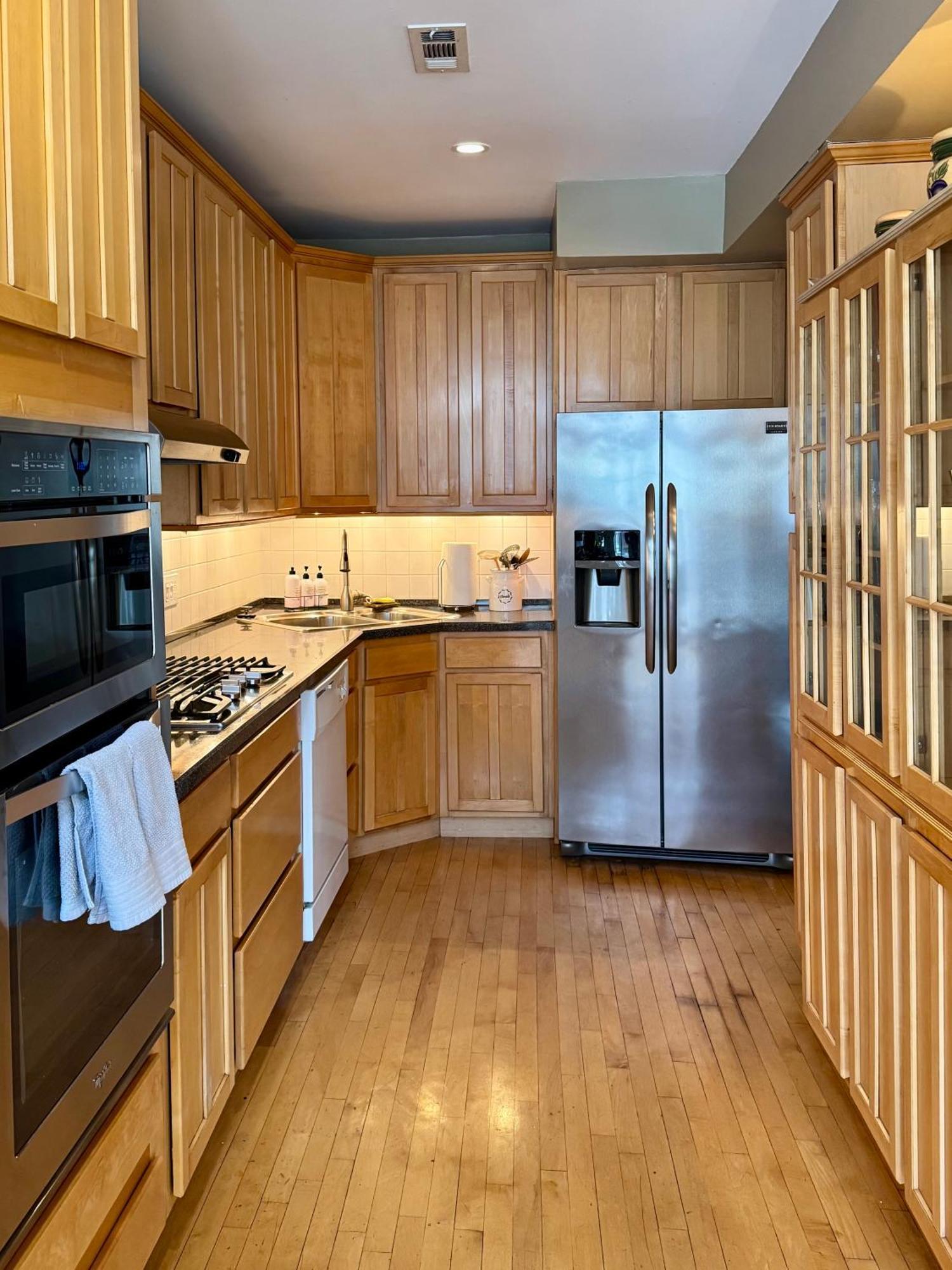 3 Bedroom Spacious Home In Ideal Location W Free Parking Back Yard Pets Welcome Σικάγο Εξωτερικό φωτογραφία