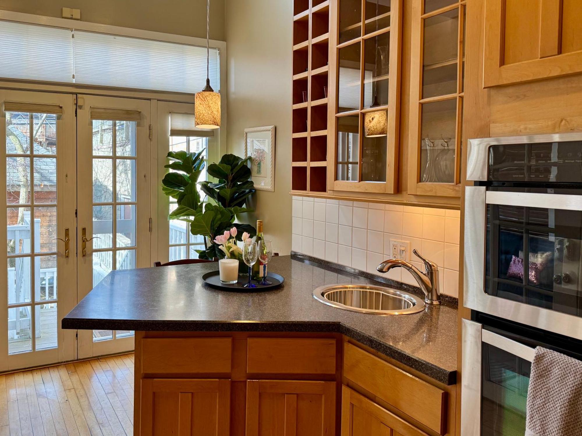 3 Bedroom Spacious Home In Ideal Location W Free Parking Back Yard Pets Welcome Σικάγο Εξωτερικό φωτογραφία