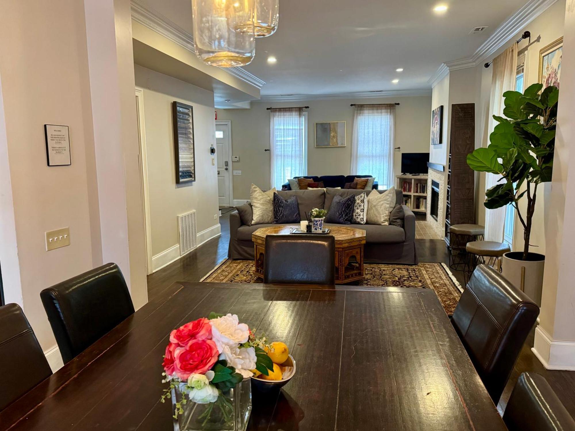 3 Bedroom Spacious Home In Ideal Location W Free Parking Back Yard Pets Welcome Σικάγο Εξωτερικό φωτογραφία