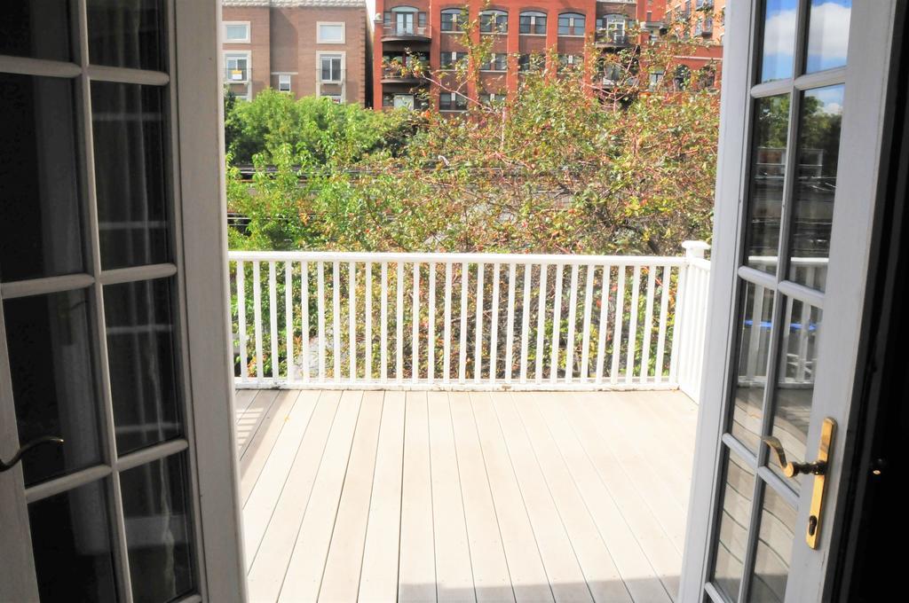 3 Bedroom Spacious Home In Ideal Location W Free Parking Back Yard Pets Welcome Σικάγο Εξωτερικό φωτογραφία