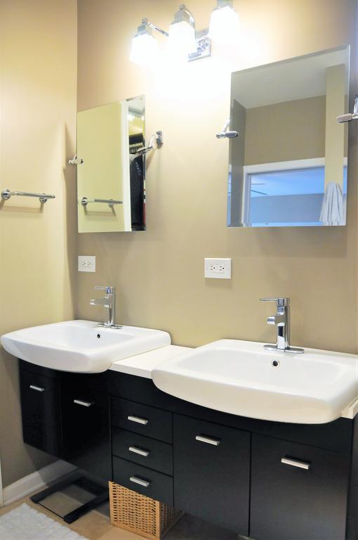 3 Bedroom Spacious Home In Ideal Location W Free Parking Back Yard Pets Welcome Σικάγο Εξωτερικό φωτογραφία