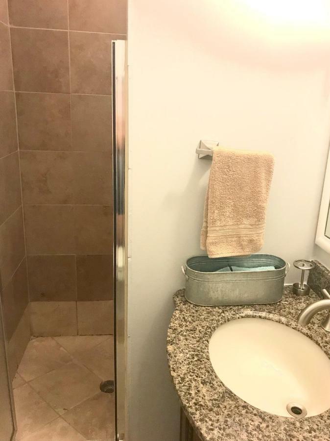 3 Bedroom Spacious Home In Ideal Location W Free Parking Back Yard Pets Welcome Σικάγο Εξωτερικό φωτογραφία